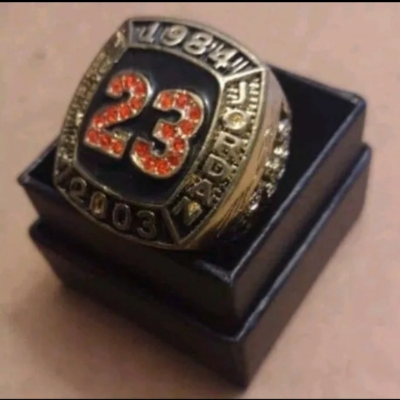 NEW! MICHAEL JORDAN CAREER HALL OF FAME SIZE 11 RING WITH RING BOX & POSTERS SET - Picture 4 of 17